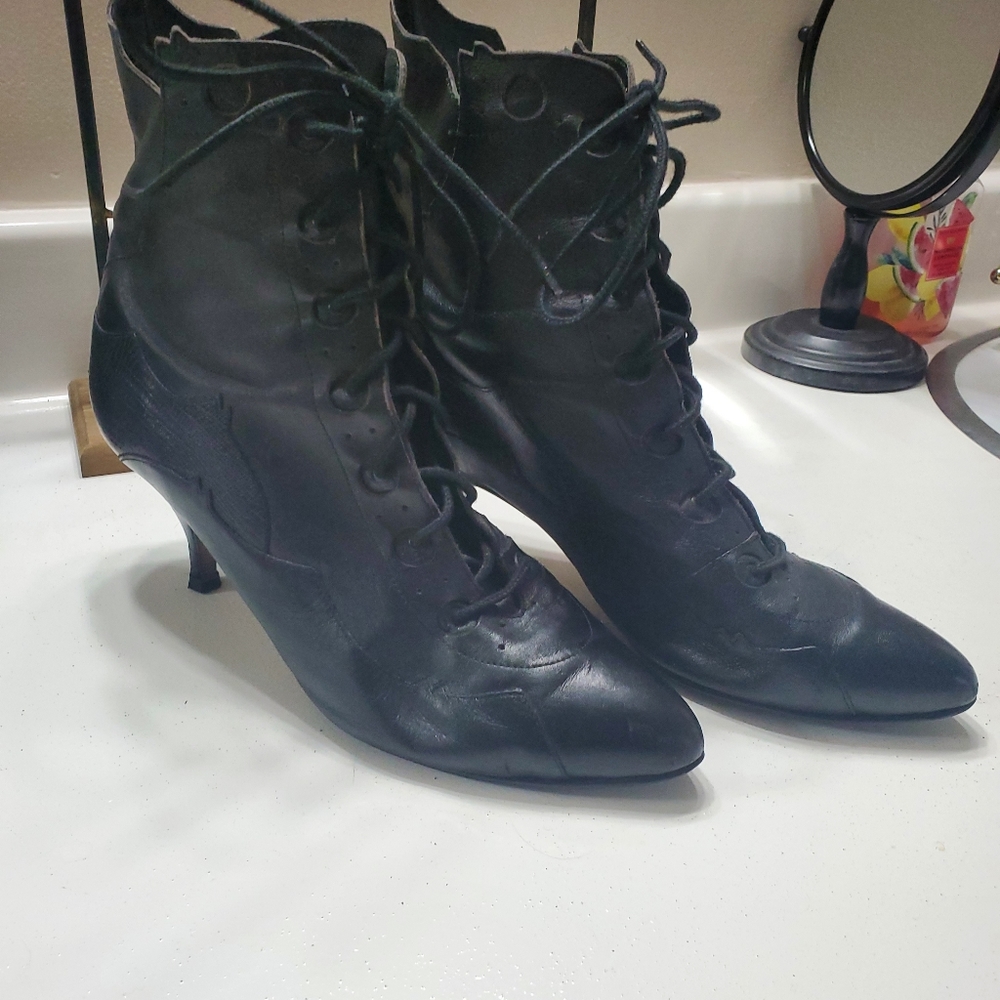 Vintage granny boots 9